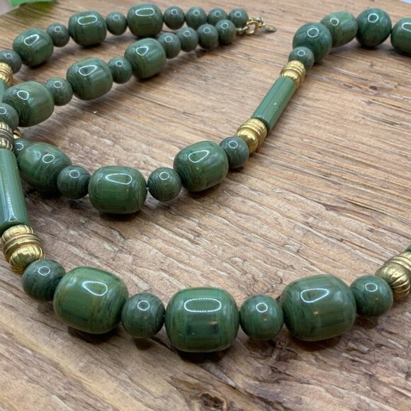 Cadoro Vintage Green Marbled Bakelite Beaded Gold Tone Necklace - Picture 6 of 8
